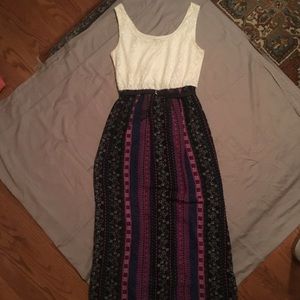 🔅3/$10🔅 Maxi dress with lace top and belt